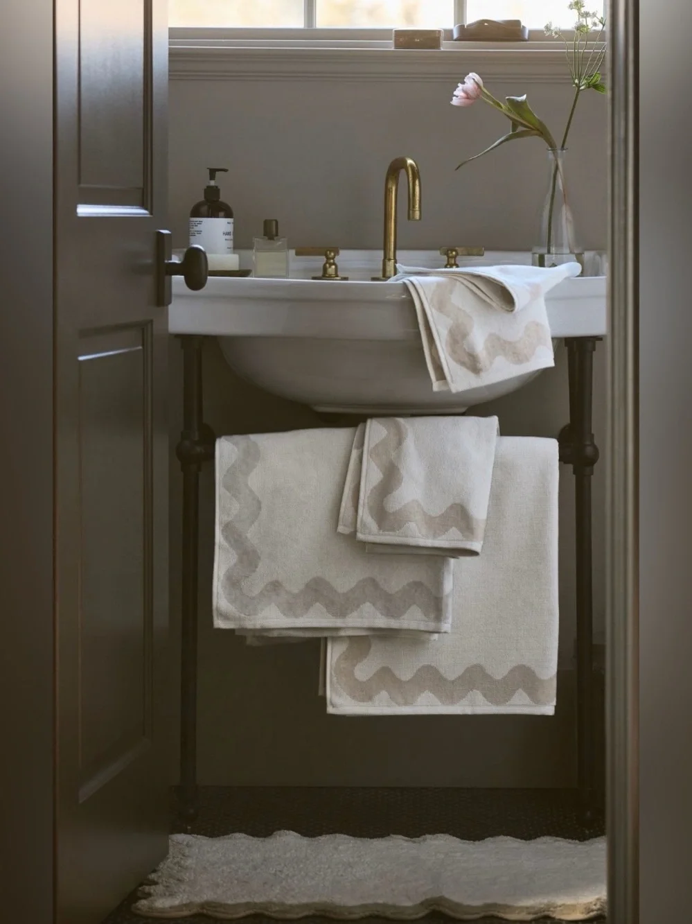 Anthropologie Scalloped Cotton Bath Mat Runner NWT